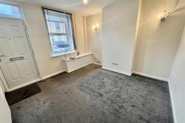 Thumbnail Property to rent in Chatsworth Avenue, Nottingham