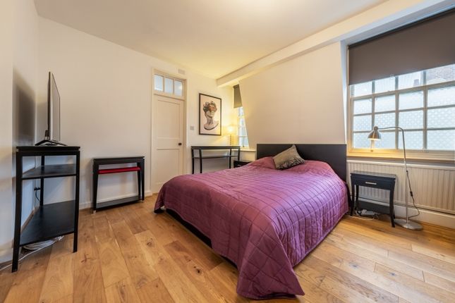 Flat to rent in St. Johns Wood High Street, London