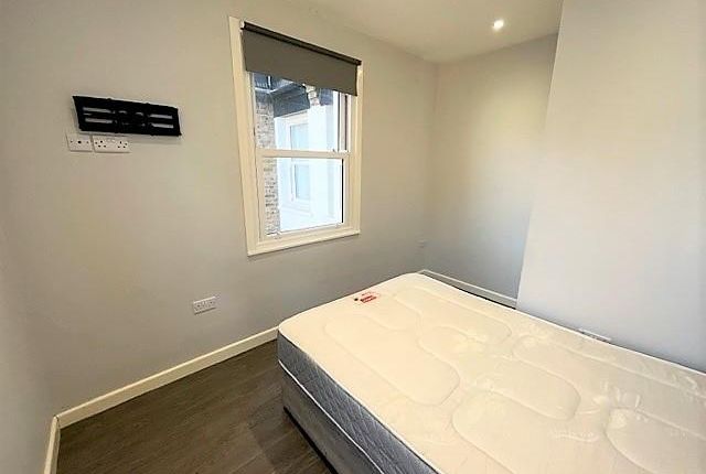 End terrace house to rent in Mitcham Road, London