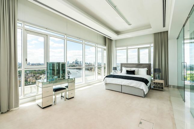 Duplex to rent in Canary Riverside, London