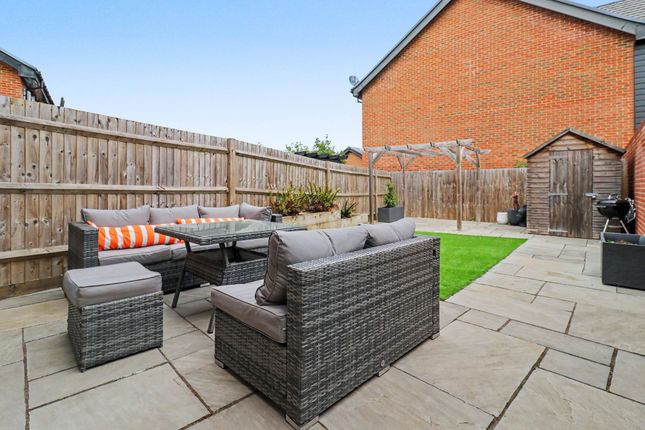 35 Mead Lane, Eastleigh photo 3