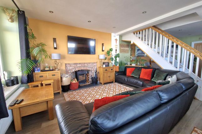 London House, The Square, Porthcawl photo 2