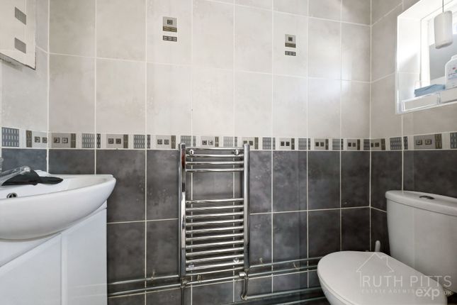 118, Barnsley Road, Pontefract photo 4