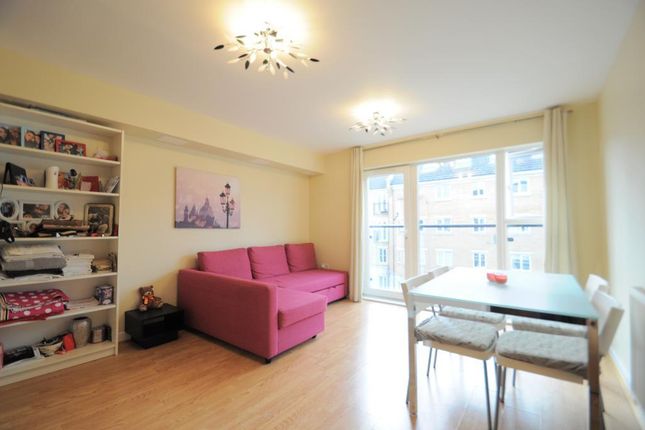 111, Chandler Way, London photo 3