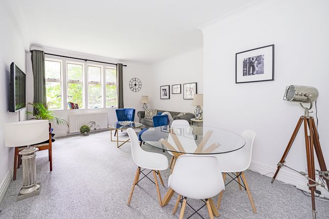 Flat to rent in Church Close, Kensington Church Street, London