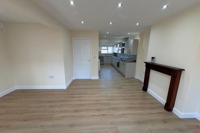 Carlton Crescent, Burntwood photo 3