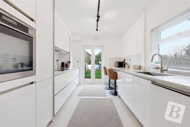 9, Henry Road, Essex photo 4