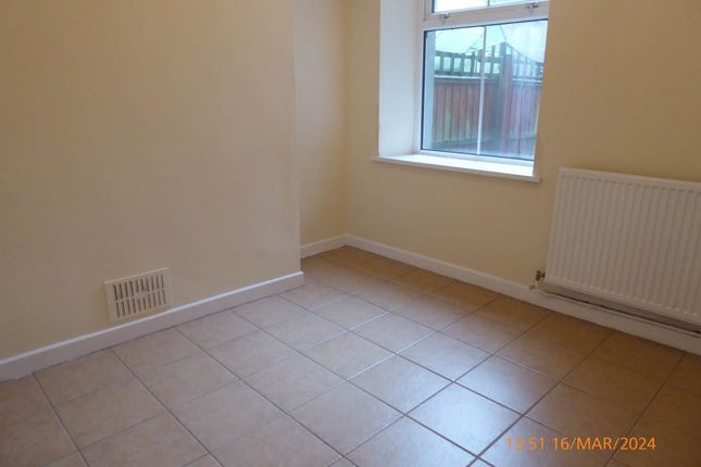 Flat to rent in Emlyn Terrace, Carmarthen