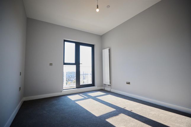 Penthouse to rent in Victoria Avenue, Southend-On-Sea