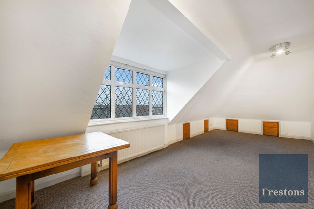 121 Hutton Grove, London photo 2