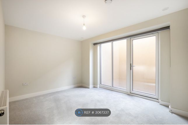 Flat   Finchley Lane, London photo 3