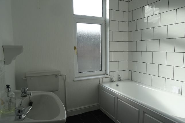 8, Anderson Avenue, Leeds photo 4