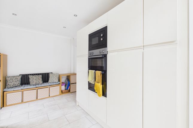 29, Southwell Gardens, Ashton-under-Lyne photo 4