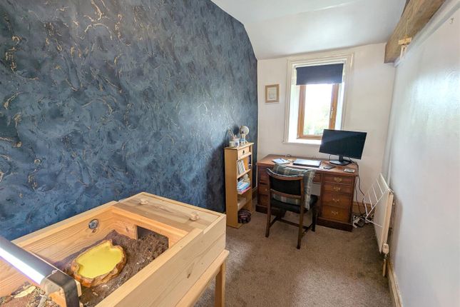 28, Clay Pit Lane, Holywell Green photo 5