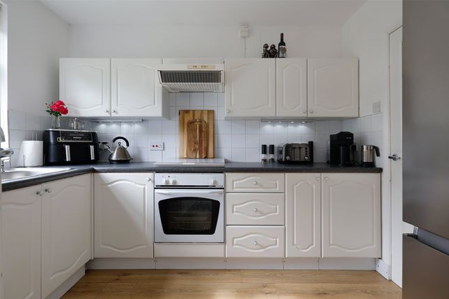 42, Ashdown Road, Surrey photo 3
