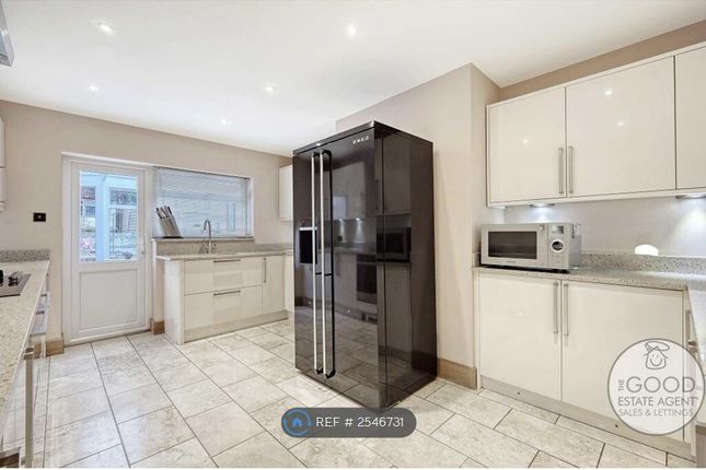 Englands Lane, Loughton photo 4