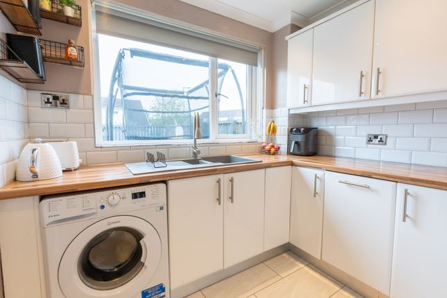 15 Merlin Avenue, Bellshill photo 4