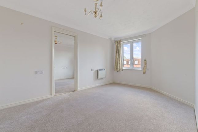 61 Byron Court, Stockbridge Road, Chichester photo 4