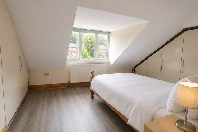 1-bed flat on 211A, Croydon Road, Caterham, £1,995/mo