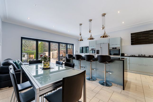 Phoenix Villa, 19, Clarendon Crescent, Eccles photo 4