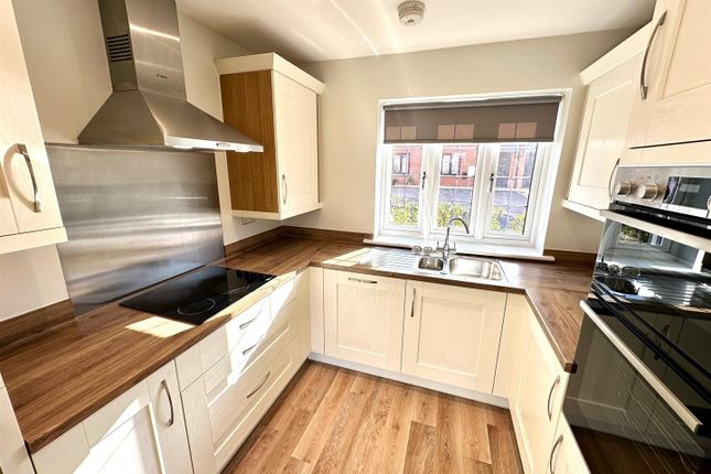 7, Jubilee Way, Newent photo 3