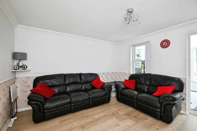 20, Wadham Place, SITTINGBOURNE photo 4