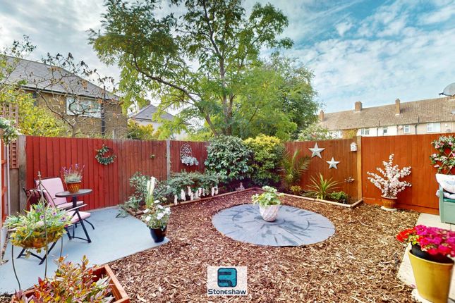 35 Ron Todd Close, Dagenham photo 3