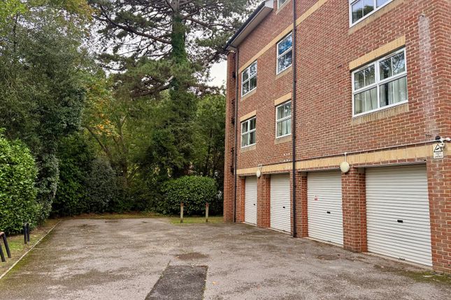 Flat 1, Holmwood Court, 35, Bassett Crescent East, Hampshire photo 5