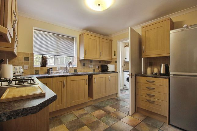 15 Forge Fields, Swindon photo 3