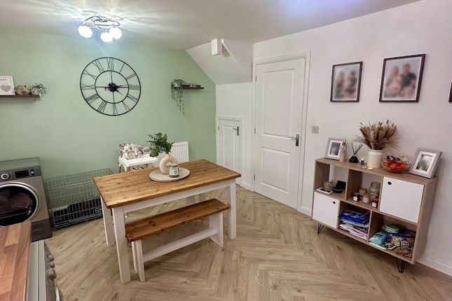 15, Bryn Uchaf, Llanelli photo 3