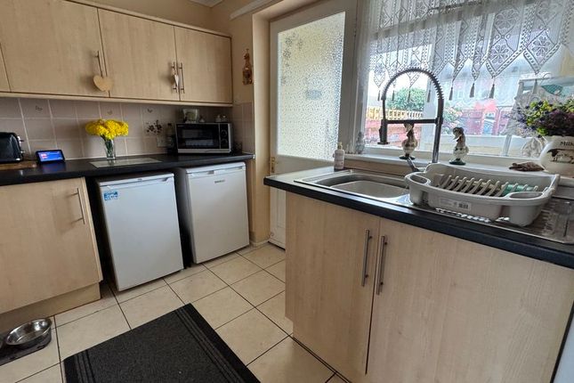 17, Corbett Close, Tywyn photo 3
