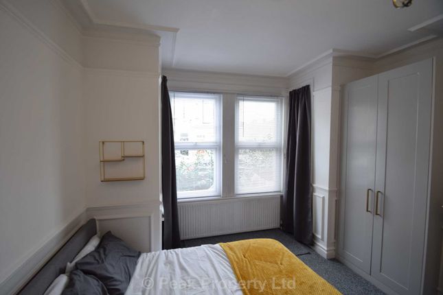 Room to rent in Room 1 Westborough Road, Westcliff On Sea SS0