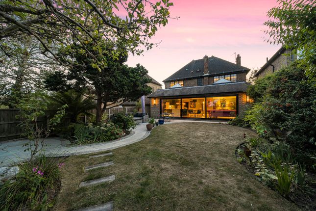 16, Fairoak Drive, Eltham photo 4