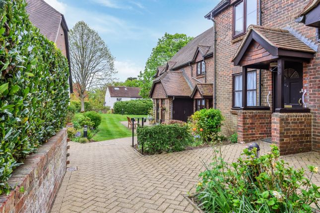 2 bed flat for sale in Rosemary Court, Church Road, Haslemere, Surrey GU27