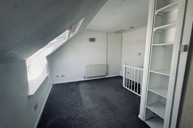 25 Uplands, Stevenage photo 2