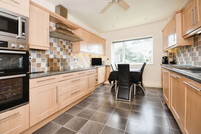 33, Whinfell Court, South Yorkshire photo 2