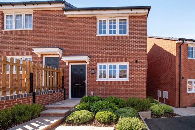 2-bed semi-detached on Taylor Way, Gedling, Nottingham, £1,250/mo