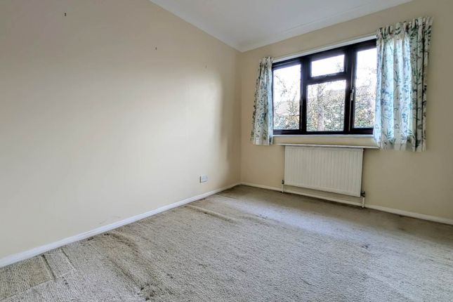Pippins, Somerset Avenue, Bordon photo 4