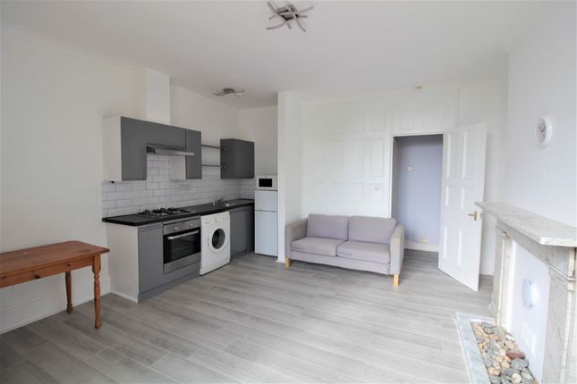 Flat to rent in Regency Square, City Centre, Brighton