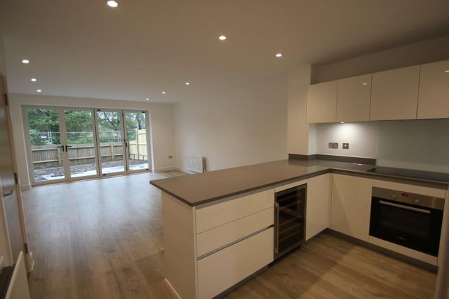 Town house to rent in Sycamore Avenue, Woking