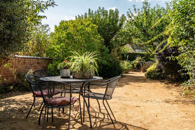 8, Leys Villas, Witney photo 2