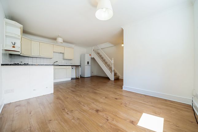 Calvert Road, London photo 4
