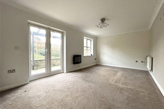 9, Chimes Court, Saddleworth photo 3