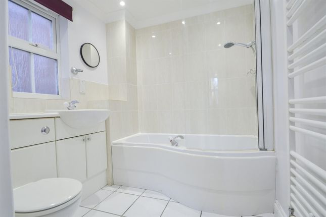 Flat 3, Kyneton Lodge, 61 Lower Street, Pulborough photo 3