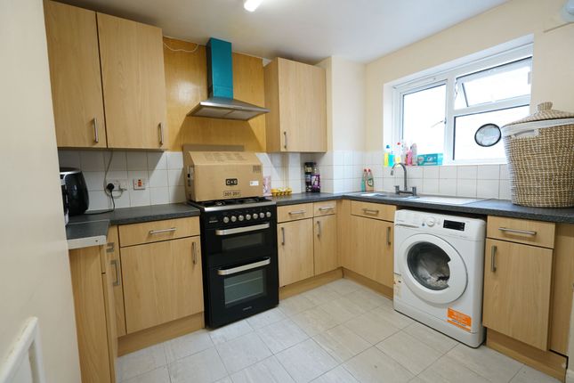 15a Commonwealth House, Tilbury photo 4