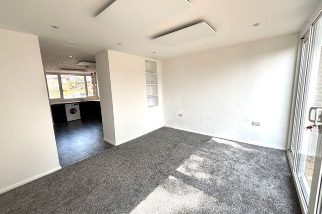 3, Harcourt Close, Egham photo 2