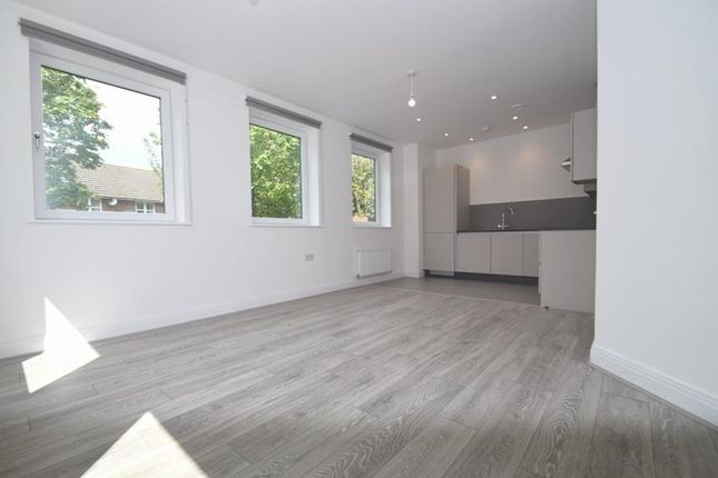 Flat to rent in Clearview House, Pinner Road, Northwood