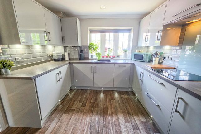 6, Barton Close, Saltash photo 3