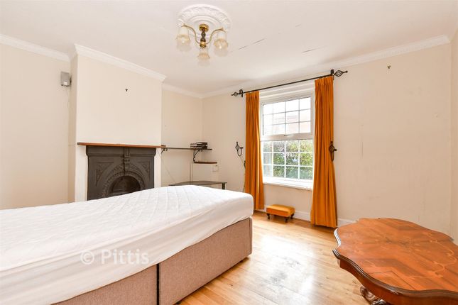 2-bed semi-detached on Ivy Cottages, Cross Road, Sandown, £140,000