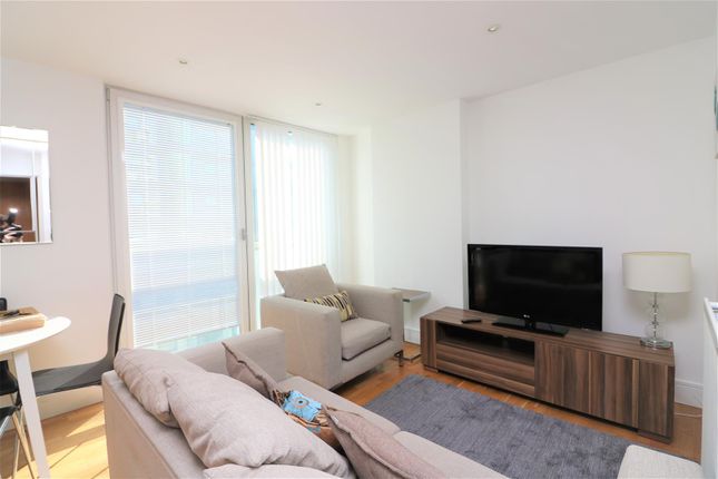 Thumbnail Flat to rent in Cobalt Point, 38 Millharbour, London